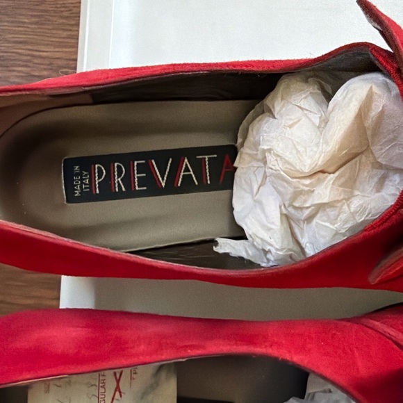 Prevata Made in Italy Red Suede Loafers Women’s 6.5 Gold Monkey Detail Slip-Ons - Picture 3 of 4